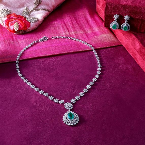 17.00 Carat Emerald and Diamond White Gold Necklace For Sale at 1stDibs |  large emerald necklace, white gold emerald pendant, white gold emerald  necklace