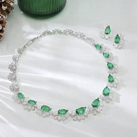 Queen Emerald ~ emerald-necklace-in-18k-white-gold -with-2-baguette-cut-natural-colombian-emeralds