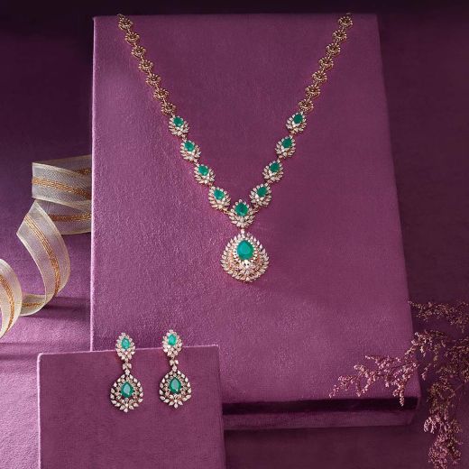Glittering Diamond and Emerald Necklace Set