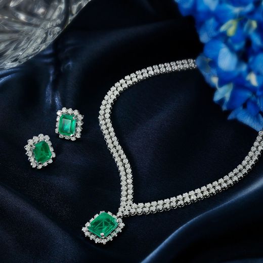 Elegant Green Gemstone and Diamond Necklace Set
